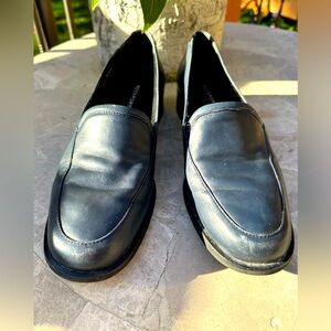 Rockport Women’s slip on leather loafers